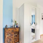 - Heavenly In The Heart Of - 2 Mins Hbf Station - Big Tv & Working Space & Netflix - Apartamento *