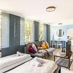 - Heavenly In The Heart Of - 2 Mins Hbf Station - Big Tv & Working Space & Netflix - * Duisburg