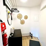 - Heavenly In The Heart Of - 2 Mins Hbf Station - Big Tv & Working Space & Netflix - Apartamento
