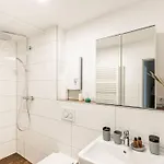Apartamento - Heavenly In The Heart Of - 2 Mins Hbf Station - Big Tv & Working Space & Netflix - Duisburg