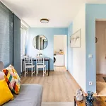 Apartamento - Heavenly In The Heart Of - 2 Mins Hbf Station - Big Tv & Working Space & Netflix - *