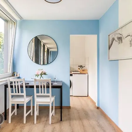 - Heavenly In The Heart Of - 2 Mins Hbf Station - Big Tv & Working Space & Netflix -