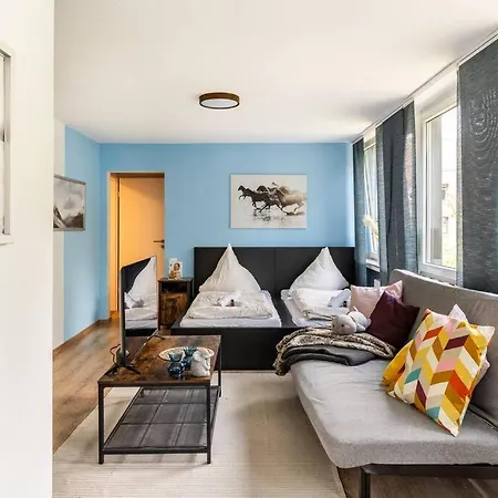 Appartement - Heavenly In The Heart Of - 2 Mins Hbf Station - Big Tv & Working Space & Netflix -