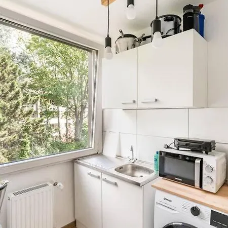 Lejlighed - Heavenly In The Heart Of - 2 Mins Hbf Station - Big Tv & Working Space & Netflix -