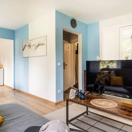 - Heavenly In The Heart Of - 2 Mins Hbf Station - Big Tv & Working Space & Netflix - Apartamento *