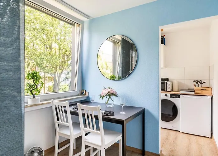 Апартаменты - Heavenly In The Heart Of - 2 Mins Hbf Station - Big Tv & Working Space & Netflix -