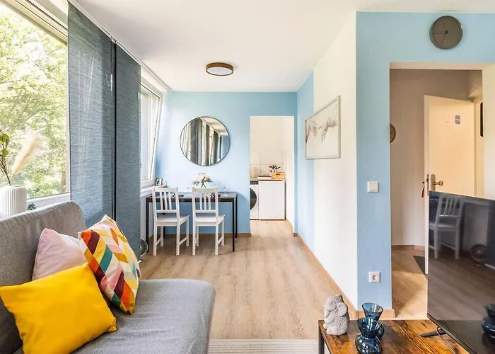 Апартаменты - Heavenly In The Heart Of - 2 Mins Hbf Station - Big Tv & Working Space & Netflix - *